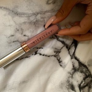 ABH Crush Liquid Lipstick